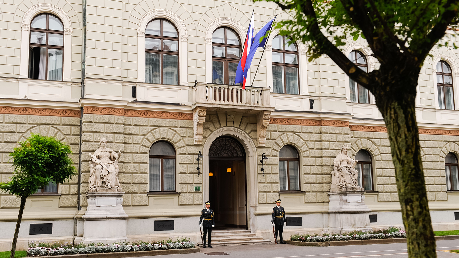 Oglasili so se iz Urada predsednice republike: To so razkrili o petkovi nesreči
