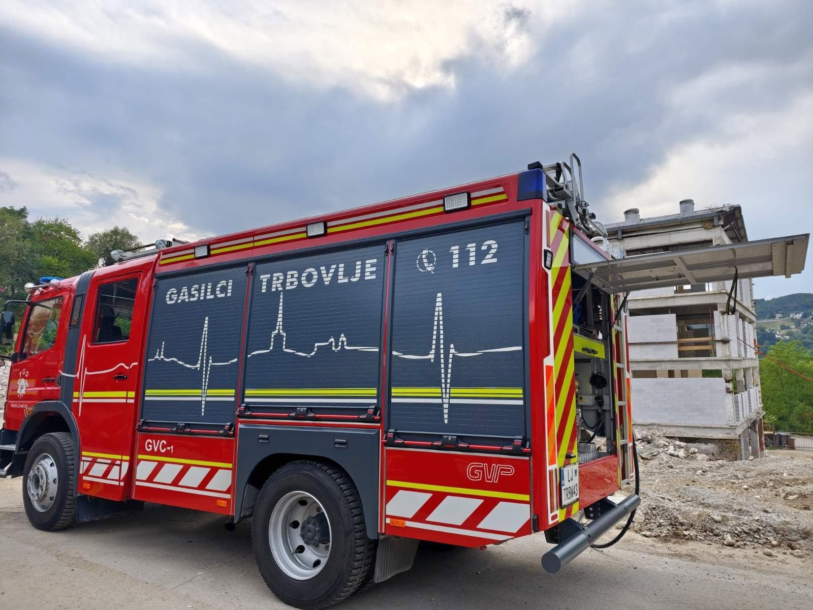 Prebivalce Trbovelj prestrašil močan smrad: en delavec potreboval pomoč, zdaj je znan vzrok