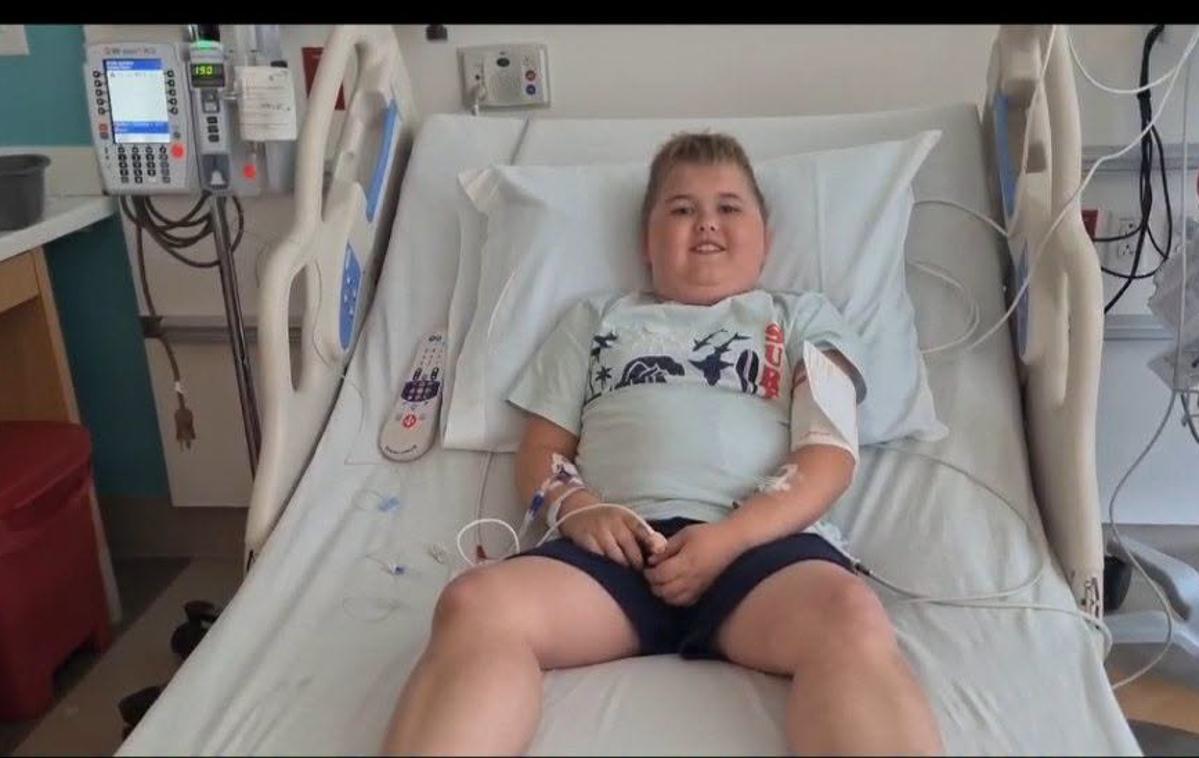 Oče Jake Škofa s spodbudnimi novicami o sinu Jaki, ki pogreša babičino juho; žalosten pa, ker država ne pomaga dečku Teu