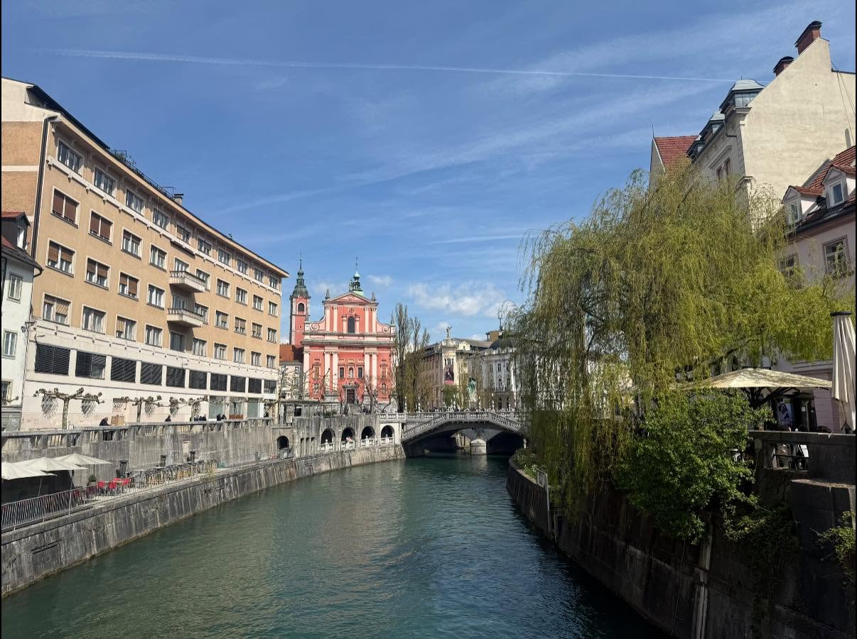 Kaj je ležalo na dnu Ljubljanice? Potapljači rešili skrivnost izginule krogle s Tromostovja