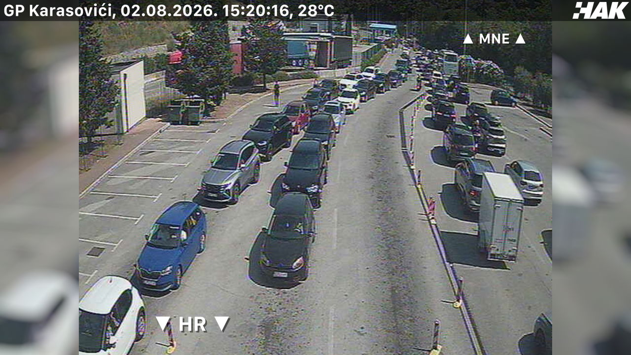 Prometni kolaps na jugu Hrvaške: proti Črni gori več kot 20 kilometrov kolone, ljudje obupani na vročini: »Ljudje so lačni in žejni!«