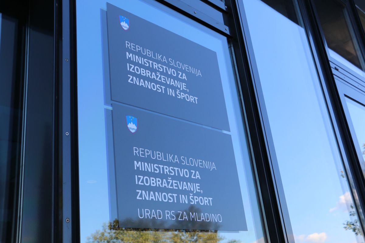 Minister se je odločil: S 1. septembrom je delo od doma ukinjeno - zaposleni že izrazili skrbi