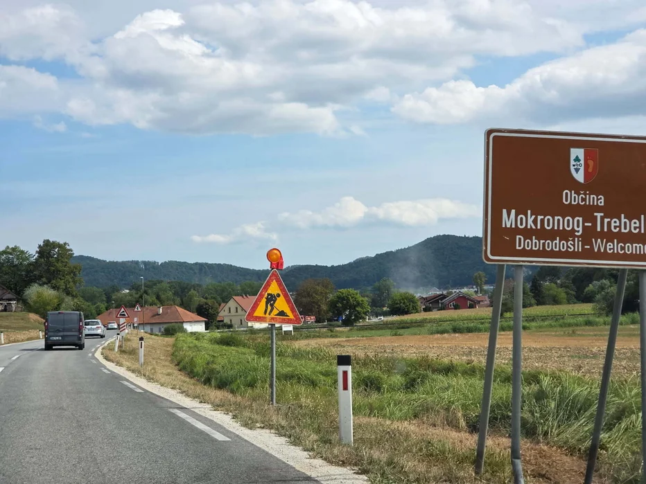 Oglasila se je razočarana domačinka Špela iz Mokronoga: »Več kot tri tedne ni nikogar, postalo je nevzdržno!«