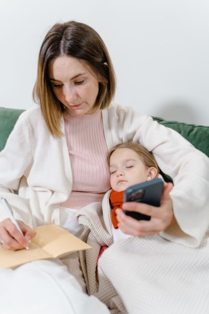 Mama se loteva beleženja simptomov otroške bolezni