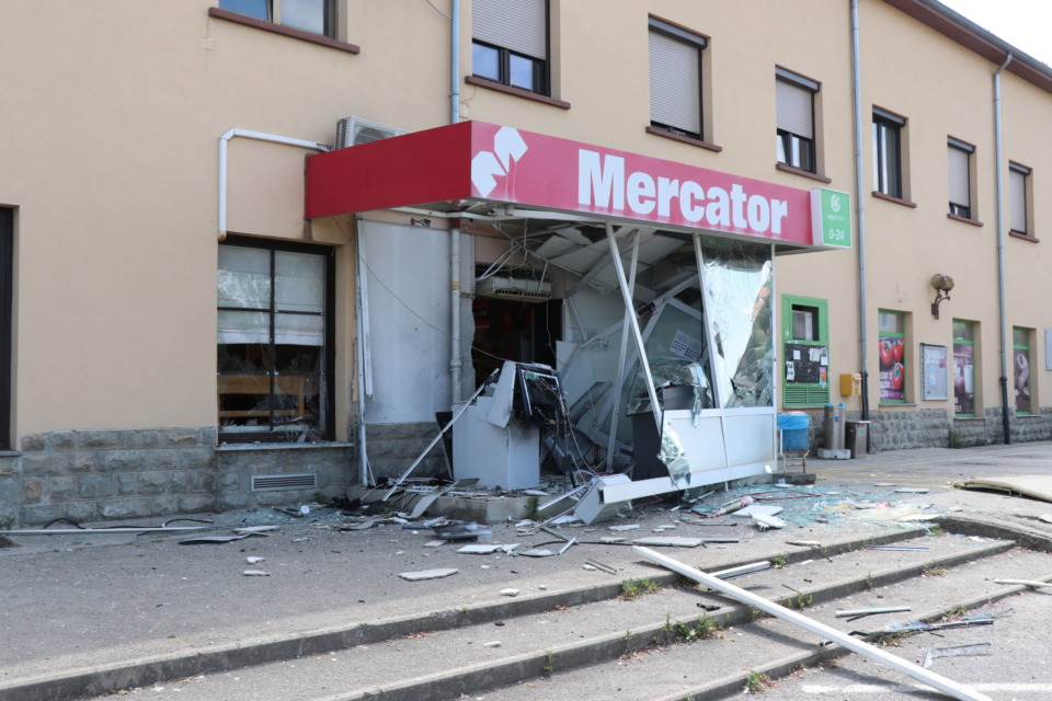 Razkrita taktika 51-letnega Hrvata: z najetimi vozili večkrat prečkal mejo in razstreljeval bankomate na Primorskem