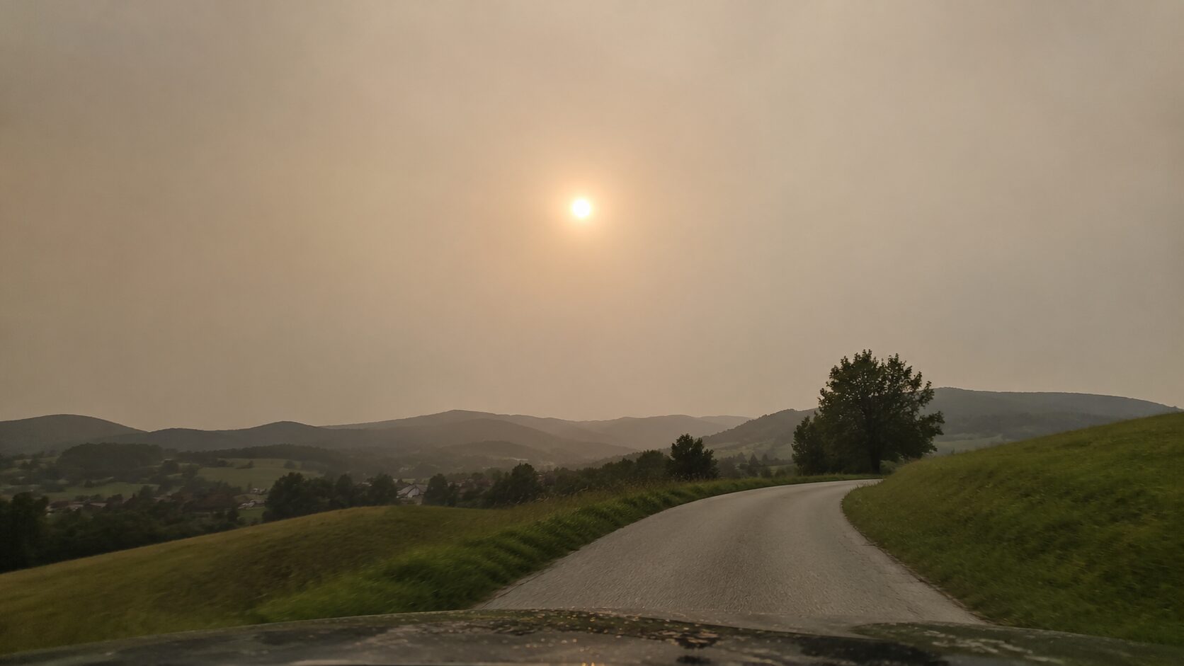 Vremenskih presenečenj še ni konec: nad Slovenijo po vročini in nevihtah prihaja še to (FOTO)