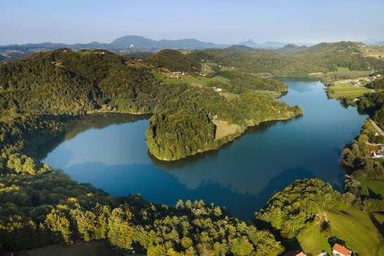 Slivniško jezero išče novega lastnika, zanimanje naj bi bilo veliko, občina pa si ga ne more privoščiti zaradi cene