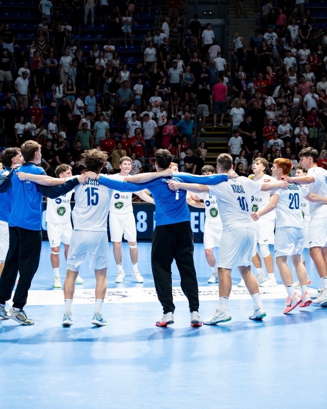Slovenski kadeti brez poraza med osem v Evropi, selektor dr. Šibila hvali navijače