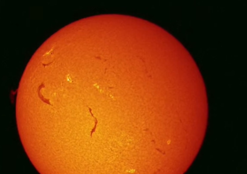 Svet je obstal in opazoval en sam prizor: Sončni mrk je za trenutek ustavil planet!