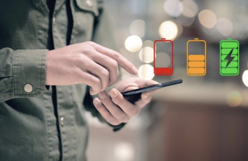 Telefon se ne polni zaradi slabe baterije