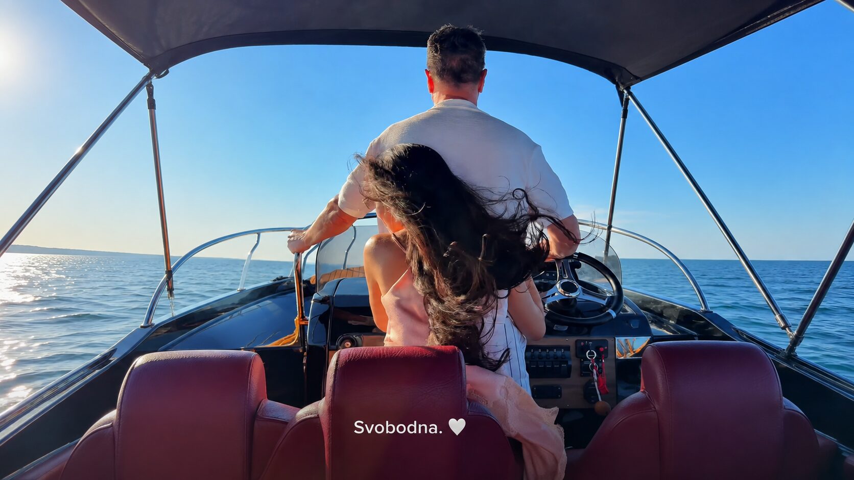»Svobodna« Tina Gaber z dopusta v Turčiji objavila posnetek z Robertom Golobom (VIDEO)