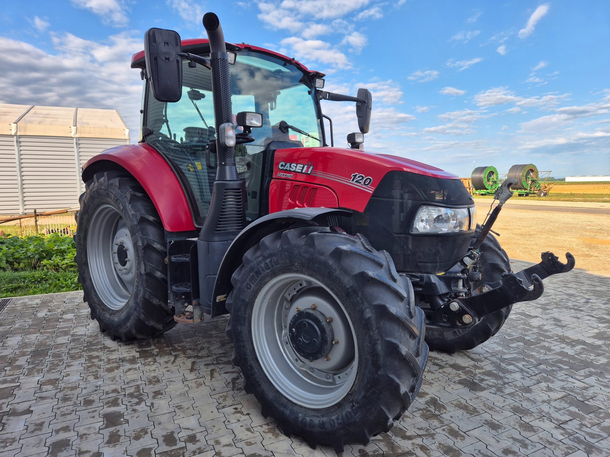 Ste videli ta traktor? Ponoči so ga ukradli v Renkovcih, lastniki prosijo za pomoč