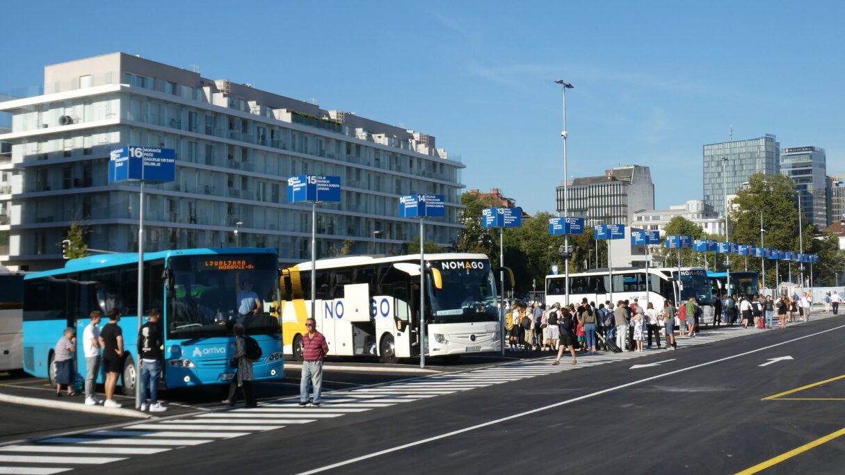 Vrtovec in Janković udarila po nevladnikih: »Blokirajo novo avtobusno postajo, morda pa ta ne bo le začasna!«
