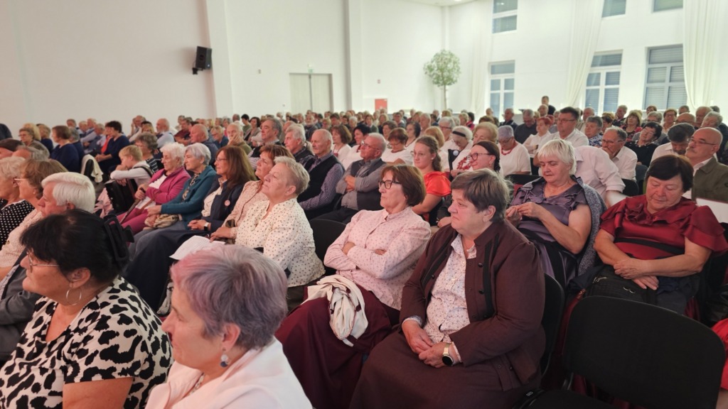 Več kot 200 prisotnih upokojencev.