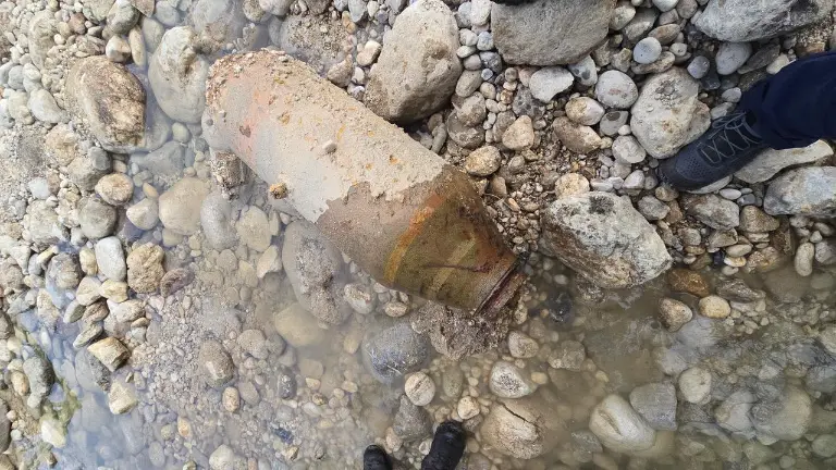 250-kilogramska bomba bo ohromila promet pri Radovljici: ustavili bodo vlake, zaprli območje in omejili polete