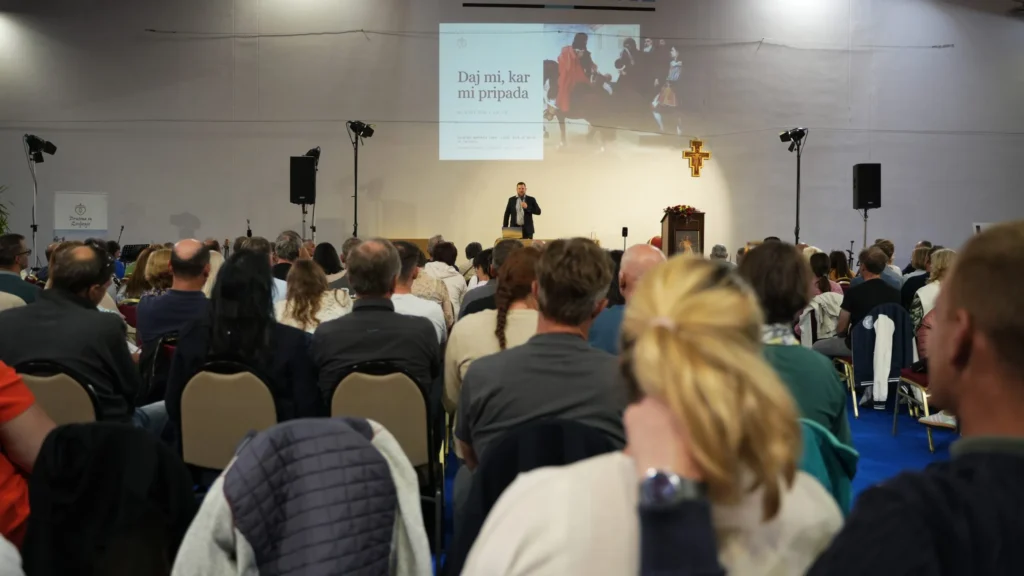 Kje v Sloveniji živi 300 zakoncev v isti ulici?
