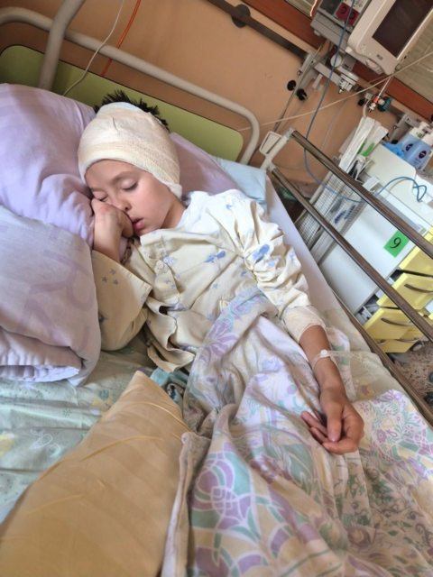 Osemletni Domen je sprva »samo« bruhal, nato je prišla diagnoza, ki je družini obrnila življenje na glavo