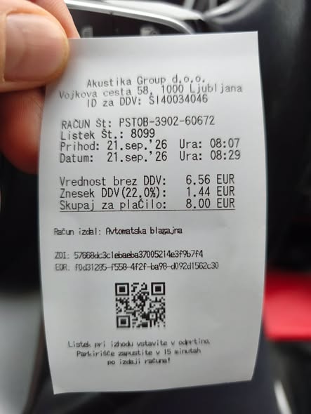 »Saj sem bil tam samo 22 minut!« Račun s parkirišča pri upravni enoti razburja splet (FOTO)