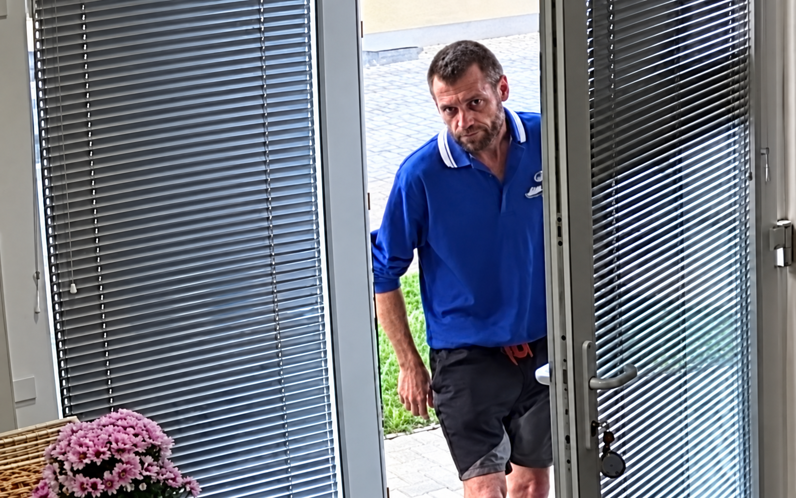 Kaj se je zgodilo za vrati salona v Mariboru? Lastnica išče tega moškega (FOTO)