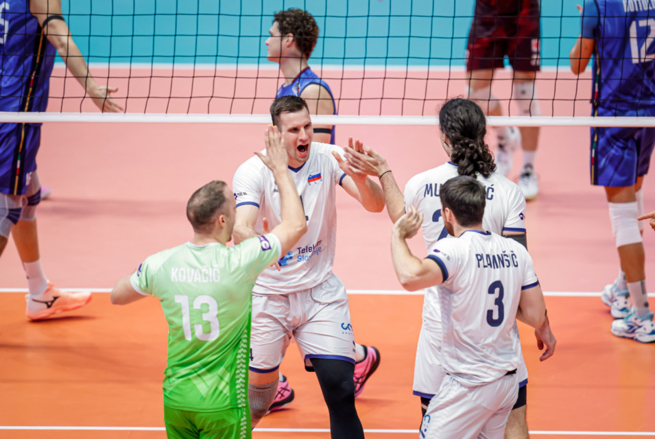 Slovenija nocoj za vse ali nič: Srbija ji lahko zapre vrata evropskega prvenstva v odbojki