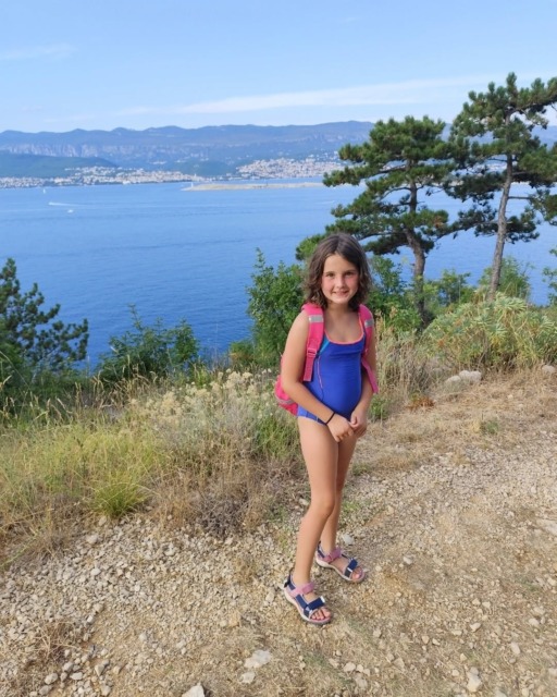 To je pogumna Iza: pri komaj šestih letih je zbolela za rakom, danes njena mama sporoča najlepšo novico (FOTO)