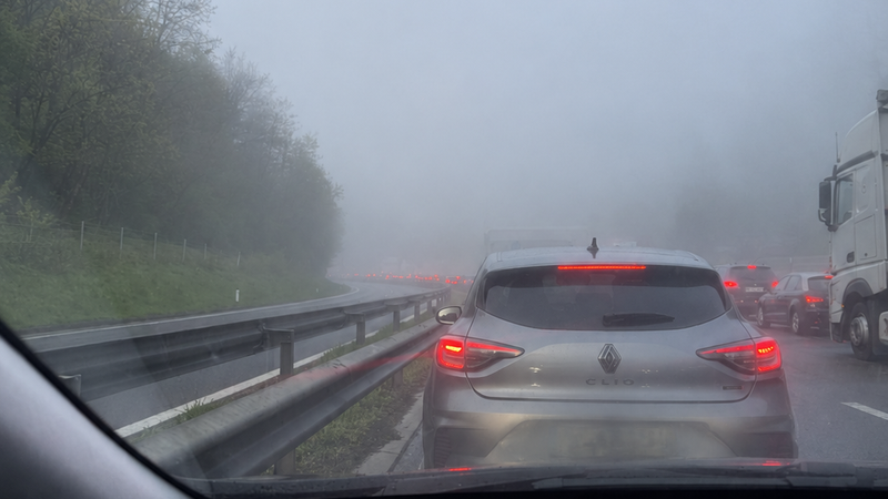 Podravska avtocesta zaprta zaradi nesreče, voznike preusmerjajo že na Hrvaškem
