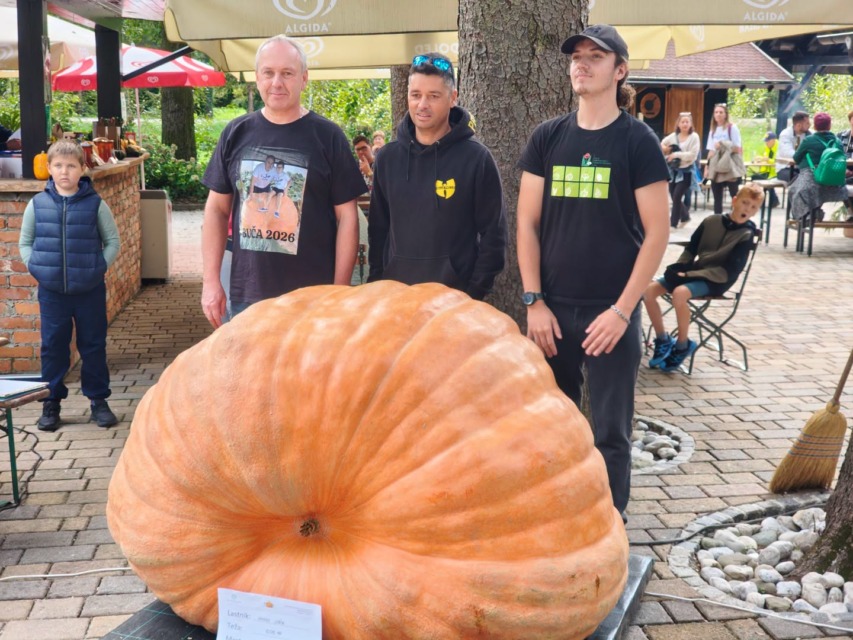 505 kilogramov težka velikanka navdušila v Mozirskem gaju: vzgojil jo je Dolenjec (FOTO)