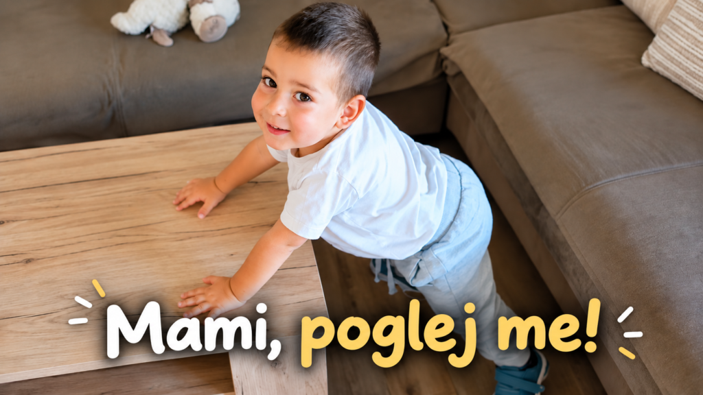 »Poglej, mami, jaz hodim!« 2-letni Nejc naredil prve korake, na katere je družina tako dolgo čakala (VIDEO)