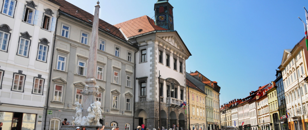 Kdo so znani slovenski vplivneži, ki so jim na Mestni občini Ljubljana plačali skoraj 30 tisoč evrov? Zdaj so razkrili ta seznam