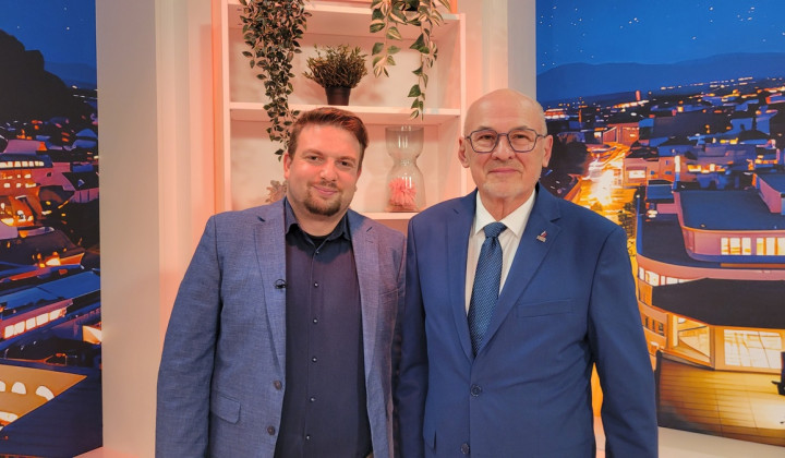 Nekdanji Janšev minister je jasen: »To je ideološko blebetanje oziroma ideološka driska«