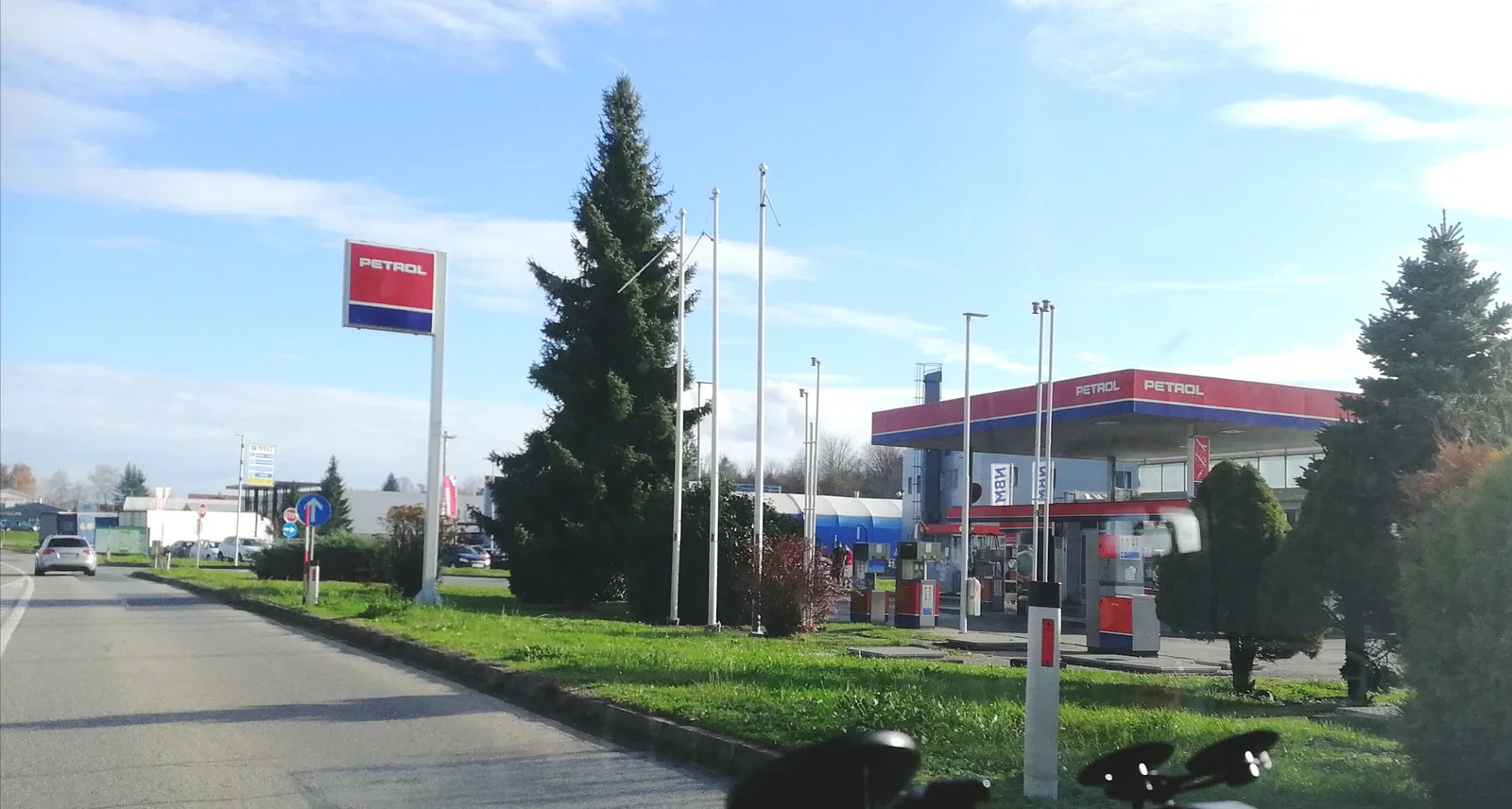 Petrol zaprl eno od svojih črpalk – vozniki bodo morali po gorivo drugam