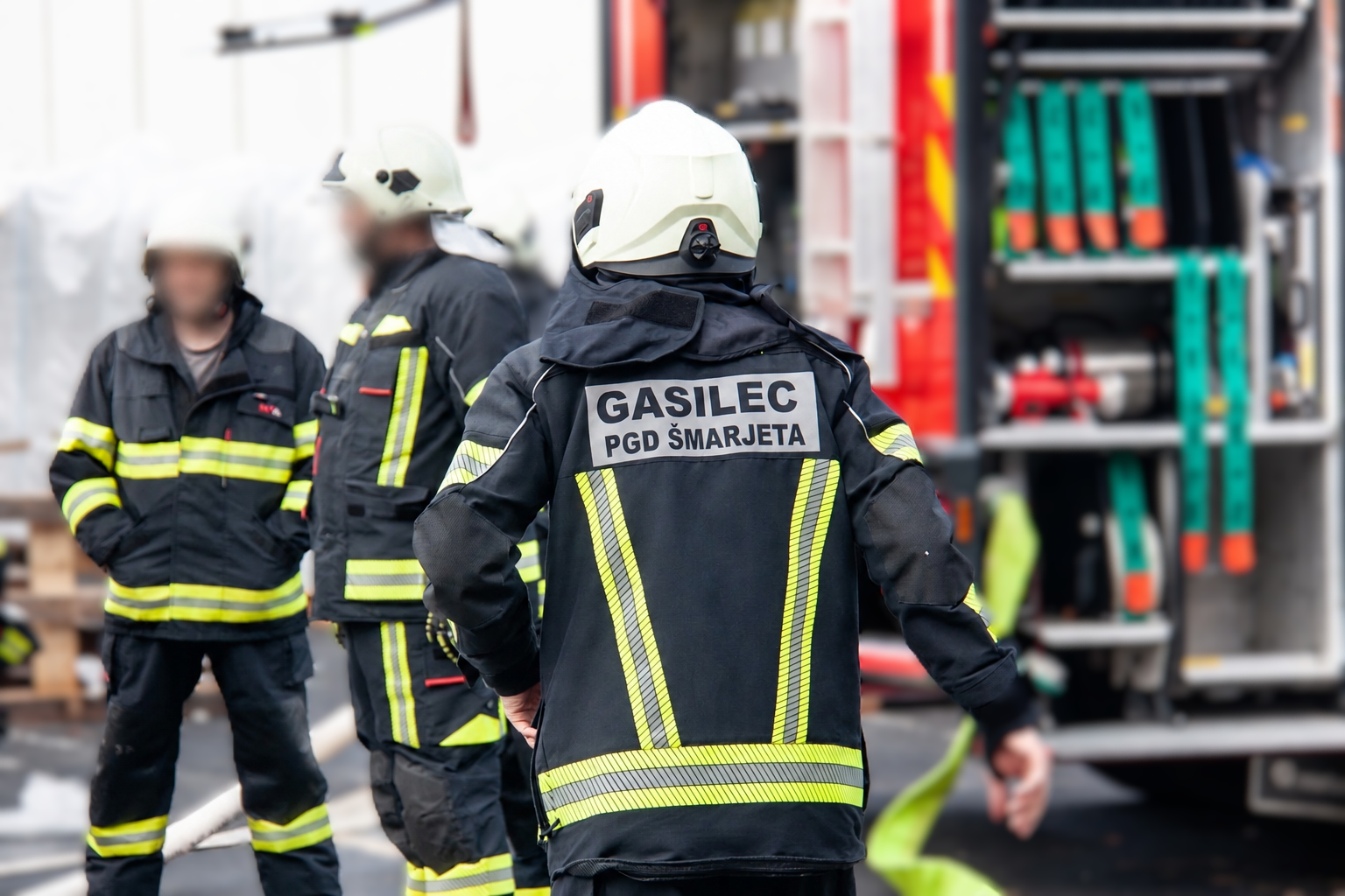 V Družinski vasi gorelo na kar šestih lokacijah, policija zdaj išče storilce