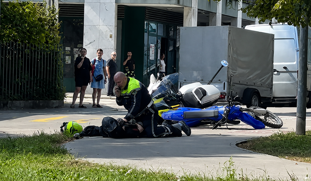Drama sredi Kamnika: motorist kričal, da ne more dihati, policija zdaj razkriva, kaj se je zgodilo (VIDEO)