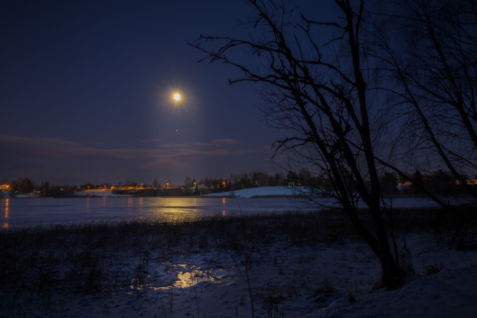 Polna luna vpliv, luna razsvetljuje okolico