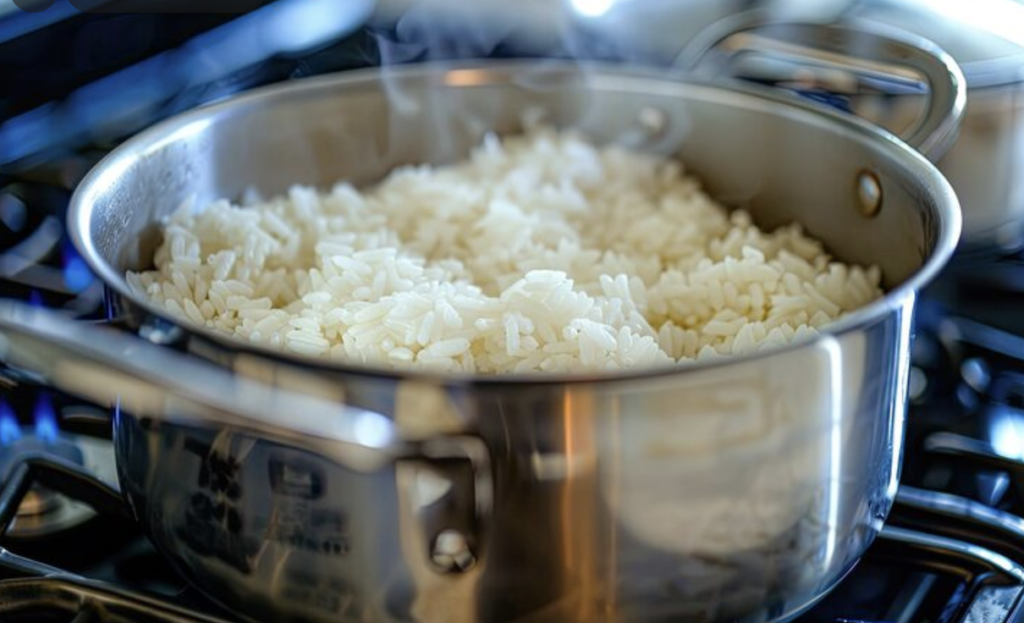 Polnjene paprike recept, kuhanje riža v loncu
