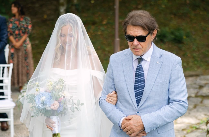 Hči našega znanega televizijskega obraza se je poročila na Bledu – poglejte, kako pravljično je bilo
