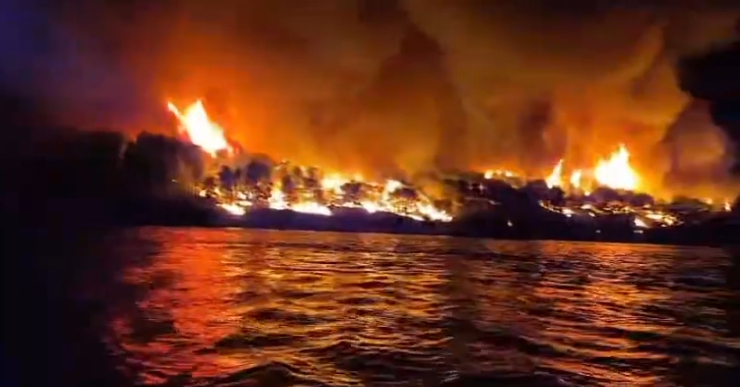 Gori hrvaški otok: "Ostali smo obkoljeni!"