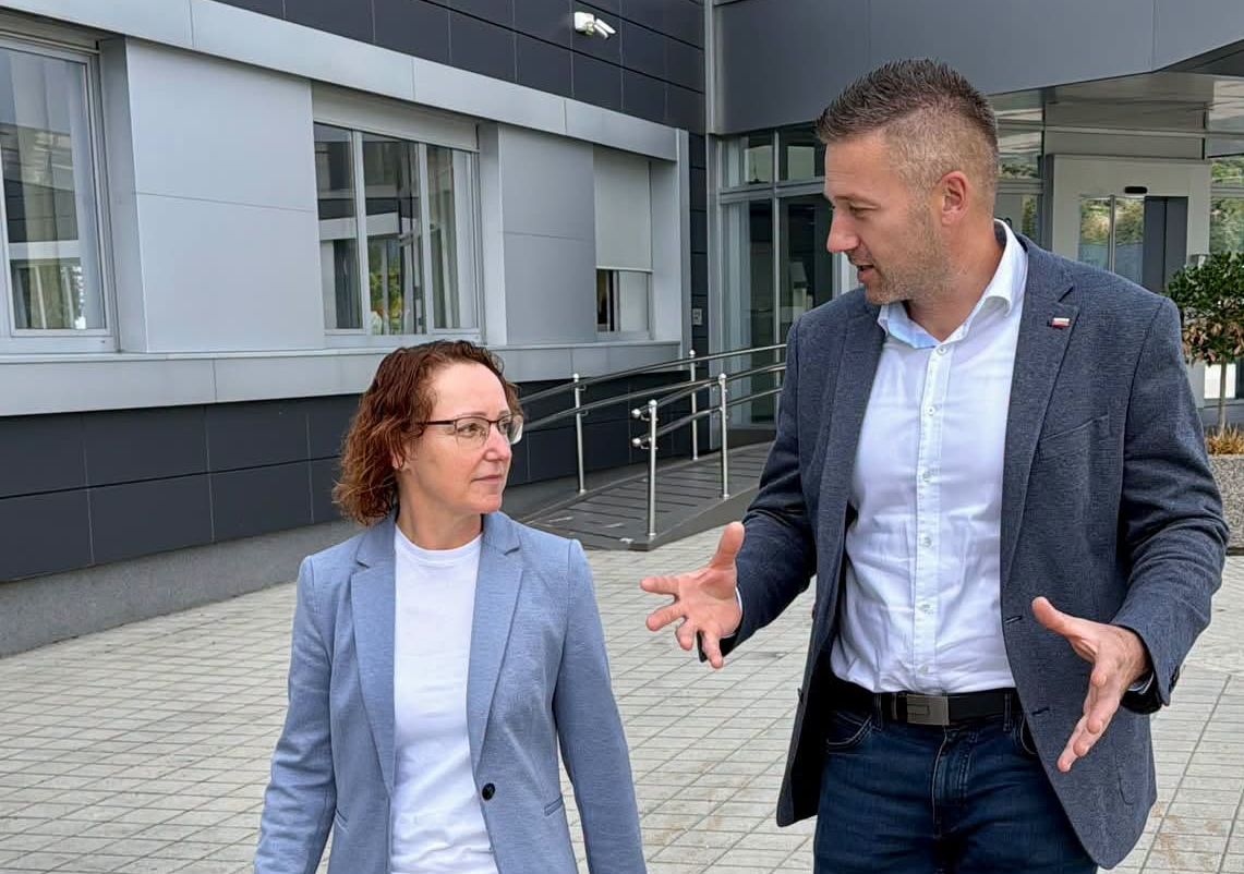 Slovenski poslanec Reberšek nikoli bolj jasen: ni znanja slovenščine, ni socialne pomoči. "Pika!"