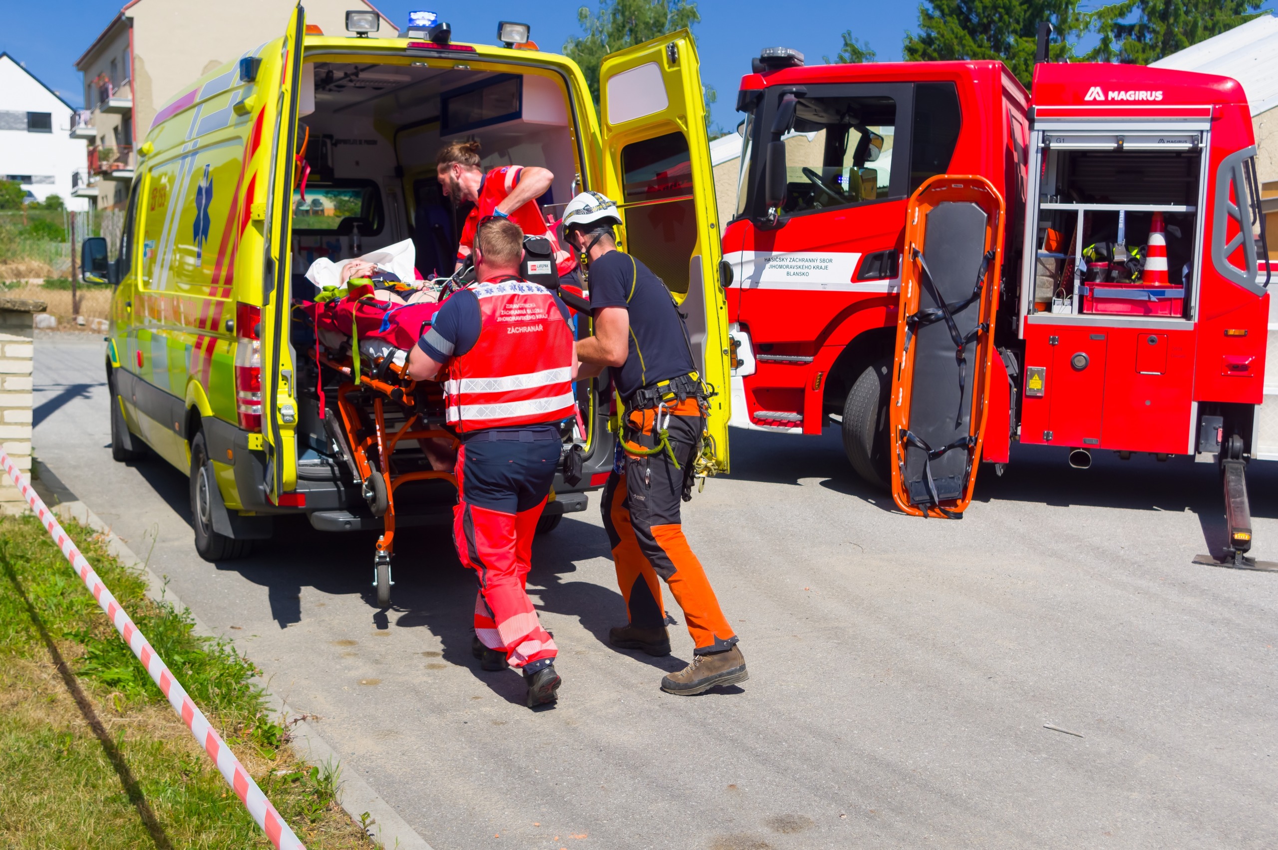 Med barvanjem je šlo hudo narobe: pištola delavca zadela v glavo, z njim je hudo