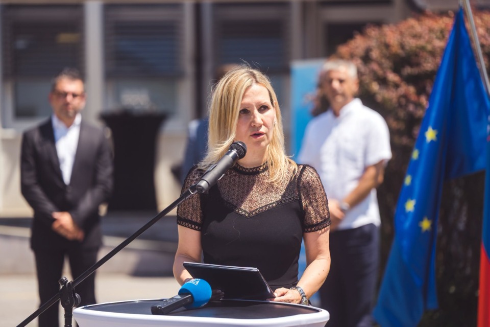 Prva večja kadrovska turbulenca pri novem ministru za zdravje: državna sekretarka naj bi po dveh mesecih odstopila