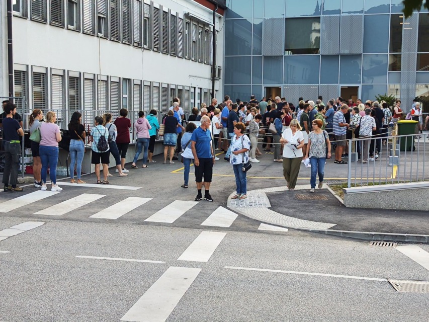 Pred ZD Tolmin že pred sedmo zjutraj vrsta za novo zdravnico