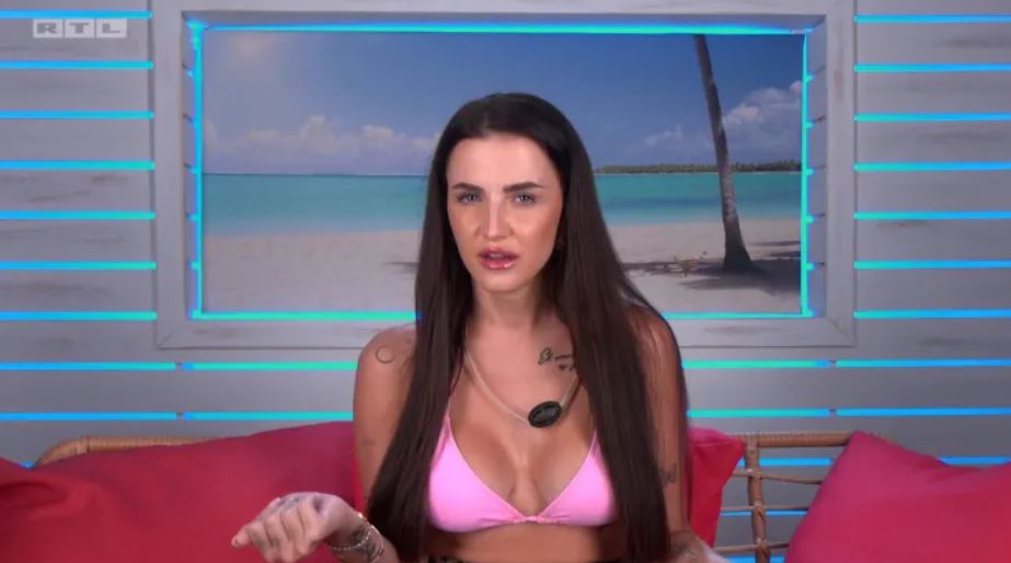 Anja Širovnik.