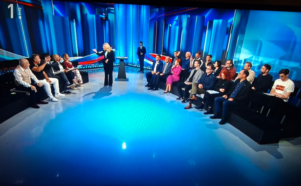 RTV soočenje se je sprevrglo v prepir: Voditeljema očitajo, da sta se prerekala s tistimi, ki so mislili drugače (VIDEO)