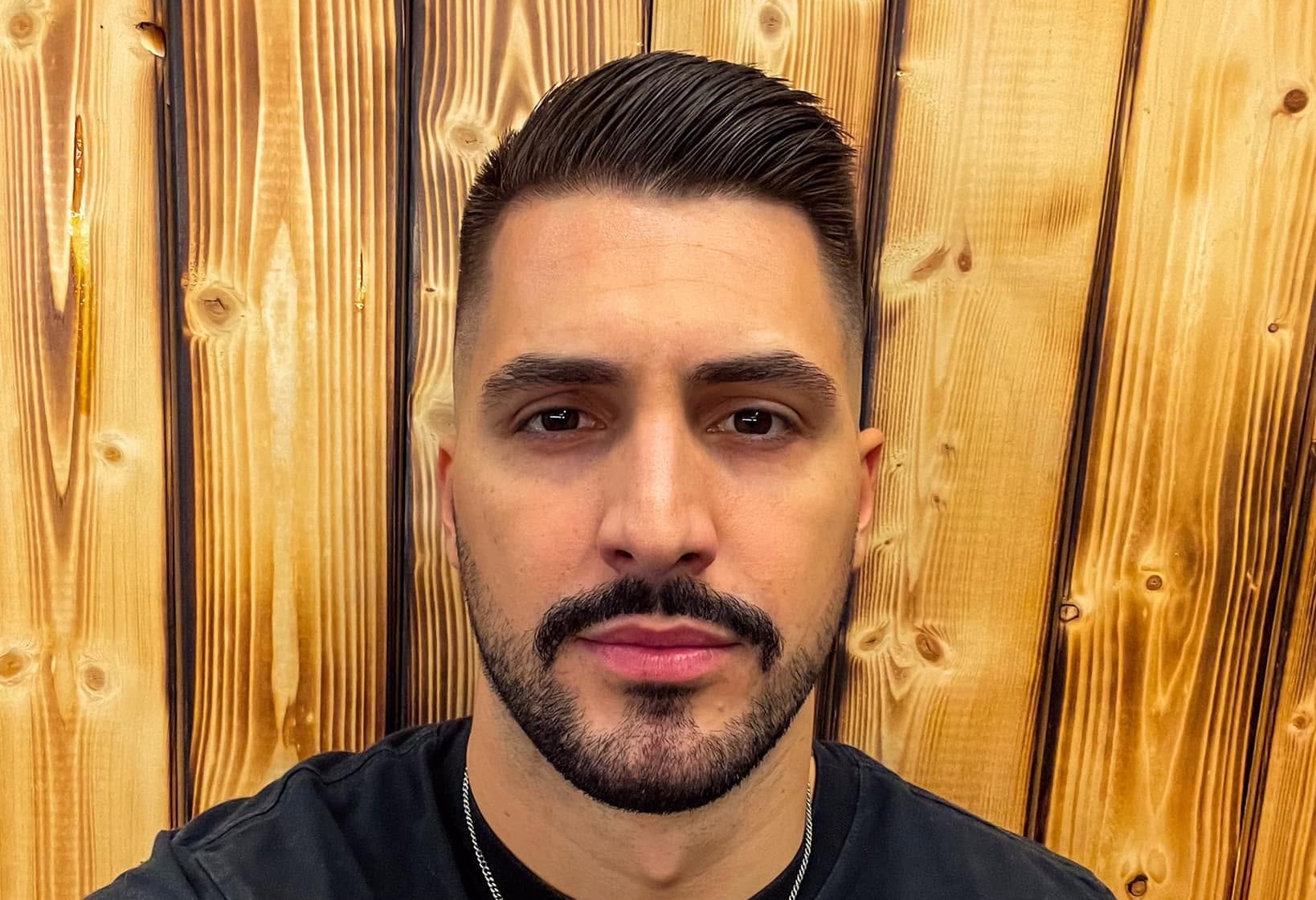 Znani slovenski pevec presenetil s preobrazbo! Poglejte, kako je videti danes