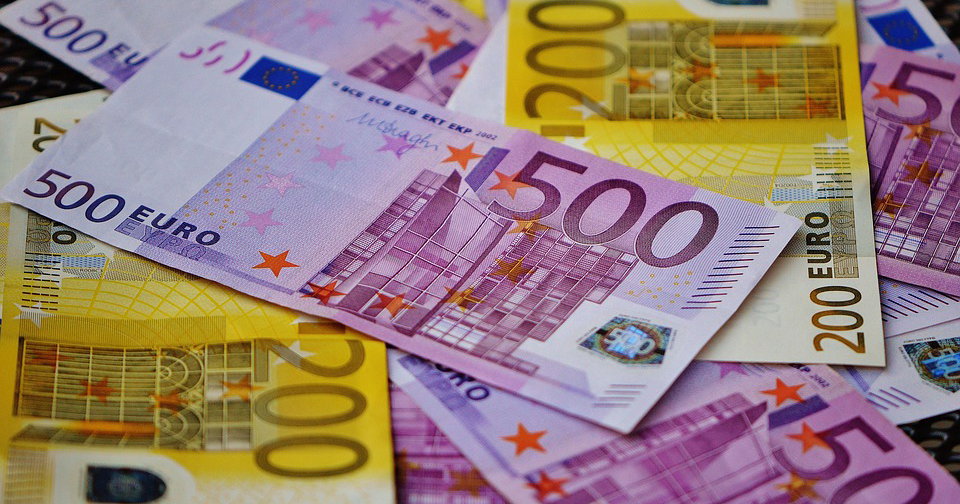 Slovenski proračun naj bi oškodovali za 5,3 milijona evrov! Trije ovadeni, v ozadju posel z računalniki