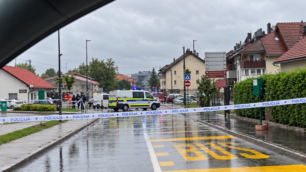 Kaj se je v resnici dogajalo pri Ljubljani? Po govoricah o streljanju v zdravstvenem domu zdaj policija razkrila podrobnosti - bilo je nevarno (VIDEO)
