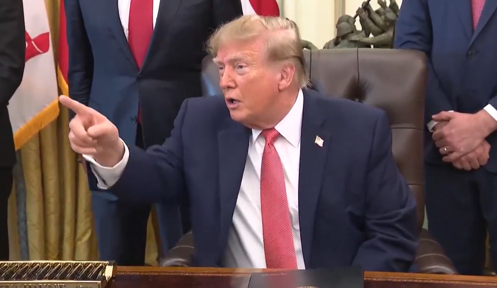 Trump izgubil živce pred kamerami: »Tišina! Kaj je narobe z vami? Ste bolni?«