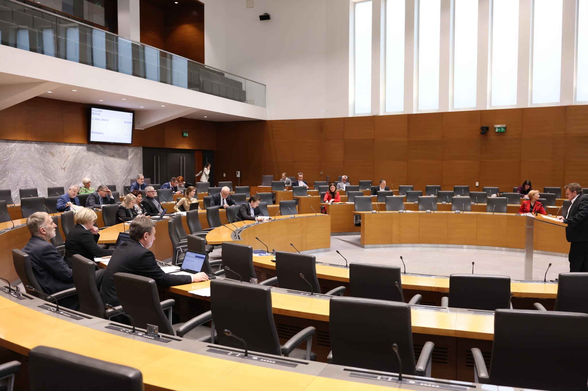Vlada sprejela proračuna za prihodnji dve leti: poglejte te milijardne zneske