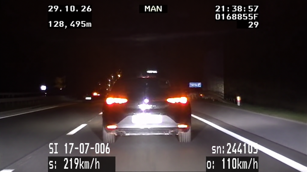 Voznik začetnik po ljubljanski obvoznici drvel z 219 km/h, policisti vse posneli (VIDEO)