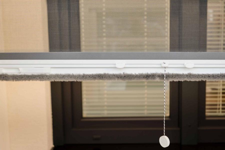 Komarniki po meri se prilagodijo posameznemu oknu ter omogočajo nemoteno zračenje prostora, hkrati pa preprečujejo vstop komarjem in drugim žuželkam.